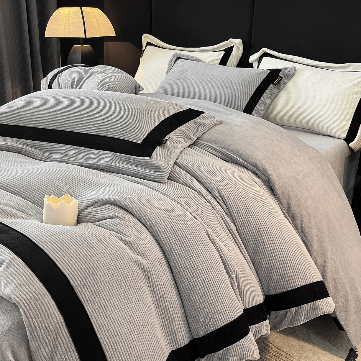 91家纺网 家纺一手货源 找家纺 吾秀家居 2025新款手工织带工艺款雕花牛奶绒烂花四件套 - 绽放 绽放-条纹灰