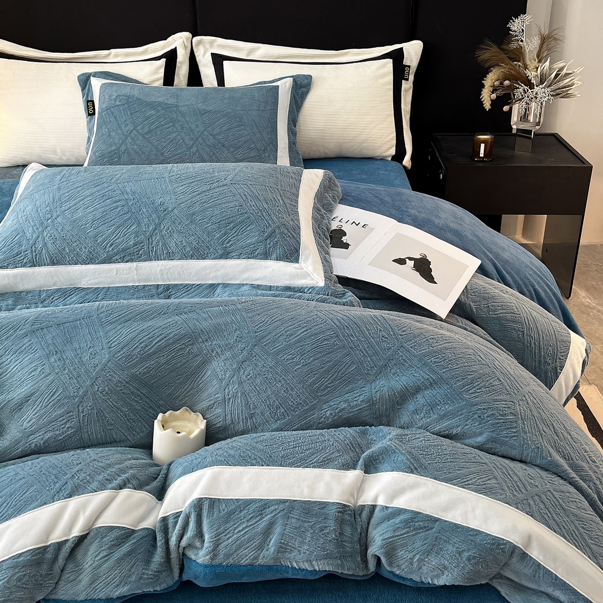 91家纺网 家纺一手货源 找家纺 吾秀家居 2025新款手工织带工艺款雕花牛奶绒烂花四件套 - 绽放 绽放-叶纹兰