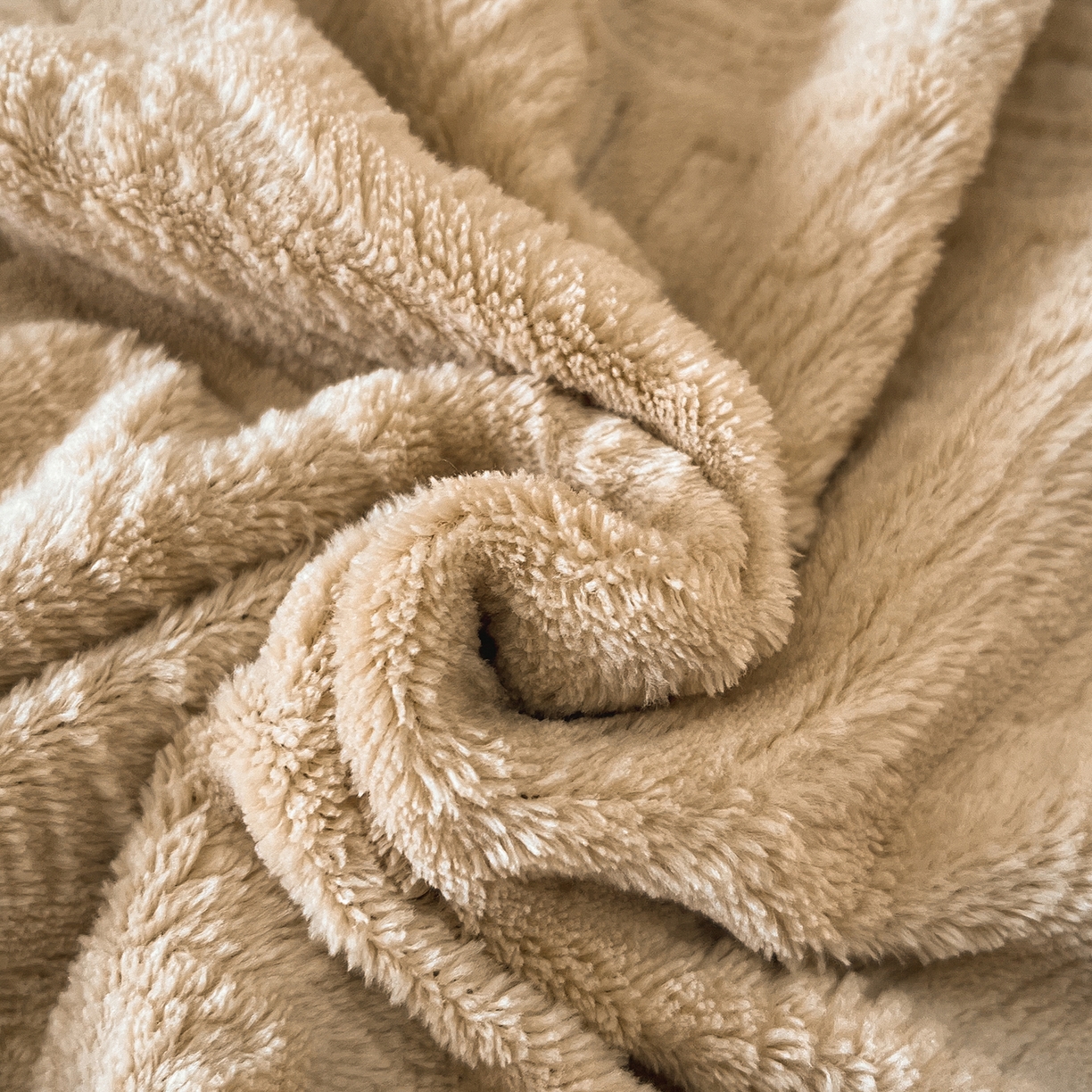 91家纺网 家纺一手货源 找家纺 吾秀家居 2025新款手工织带工艺款雕花牛奶绒烂花四件套 - 绽放 绽放-叶纹驼