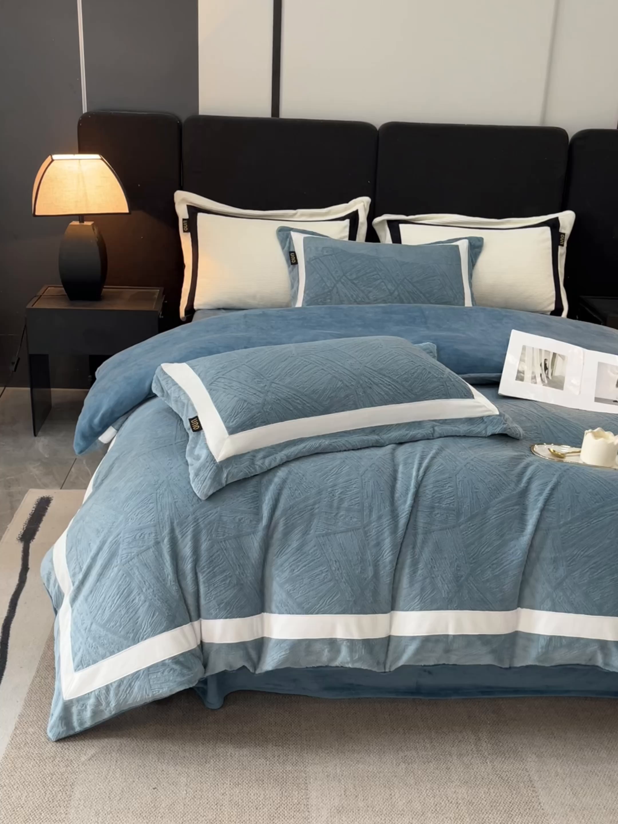 91家纺网 家纺一手货源 找家纺 吾秀家居 2025新款手工织带工艺款雕花牛奶绒烂花四件套 - 绽放 绽放-叶纹兰