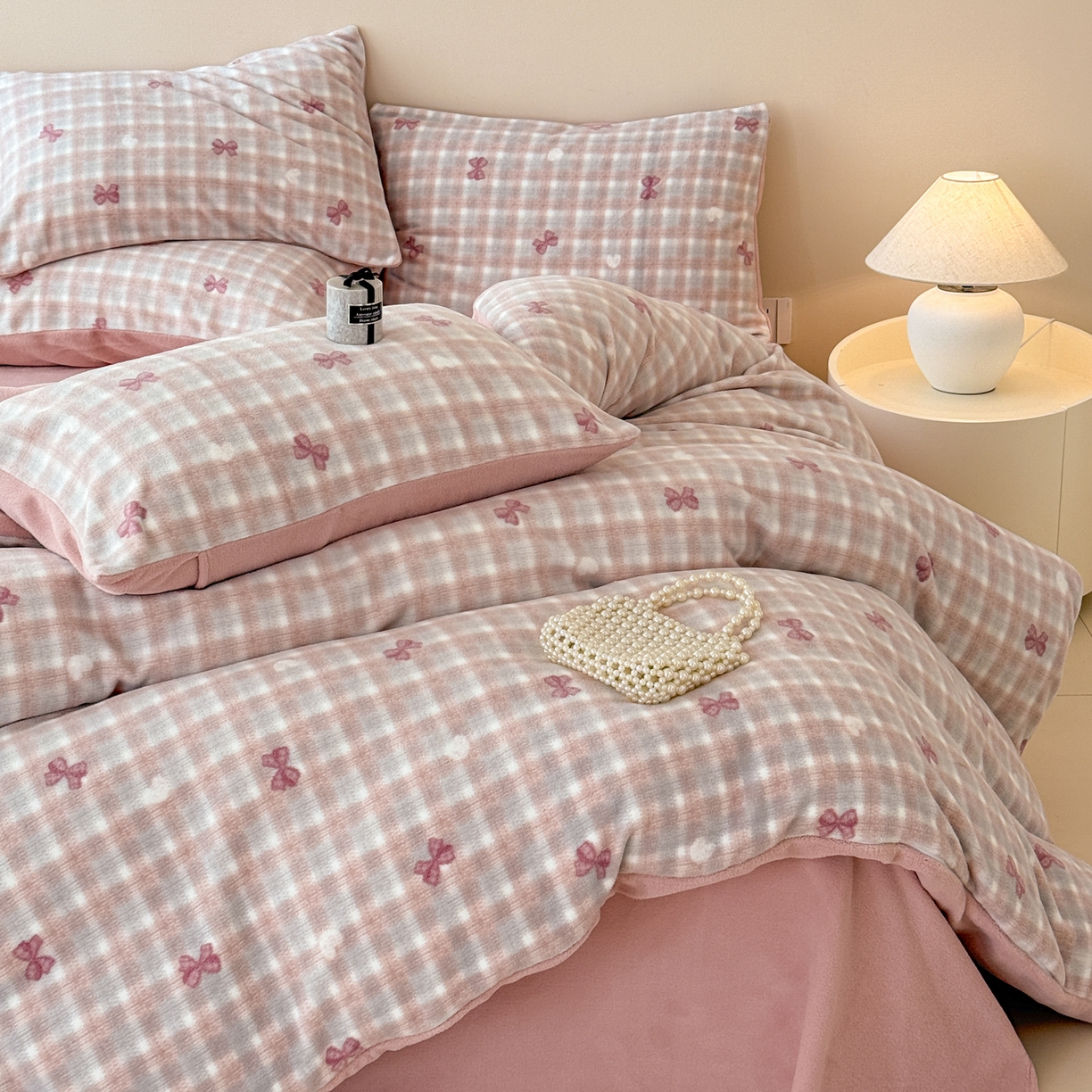 91家纺网 家纺一手货源 找家纺 懒猫家纺 2025新款印花海獭绒加厚保暖四件套 爱心蝴蝶结