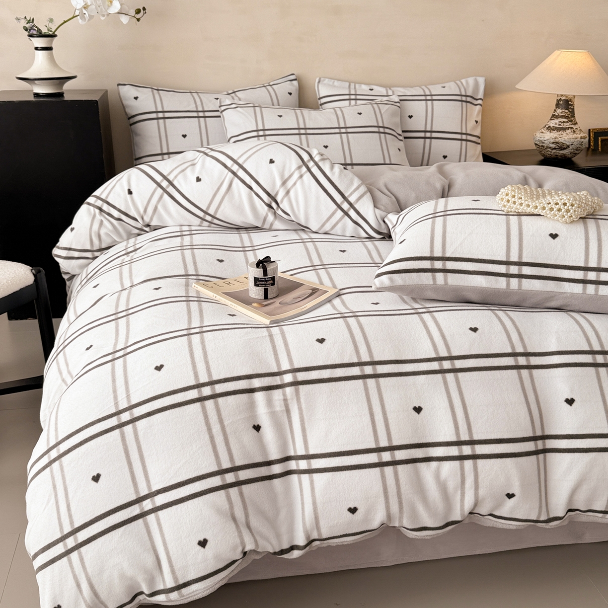 91家纺网 家纺一手货源 找家纺 懒猫家纺 2025新款印花海獭绒加厚保暖四件套 格子爱心