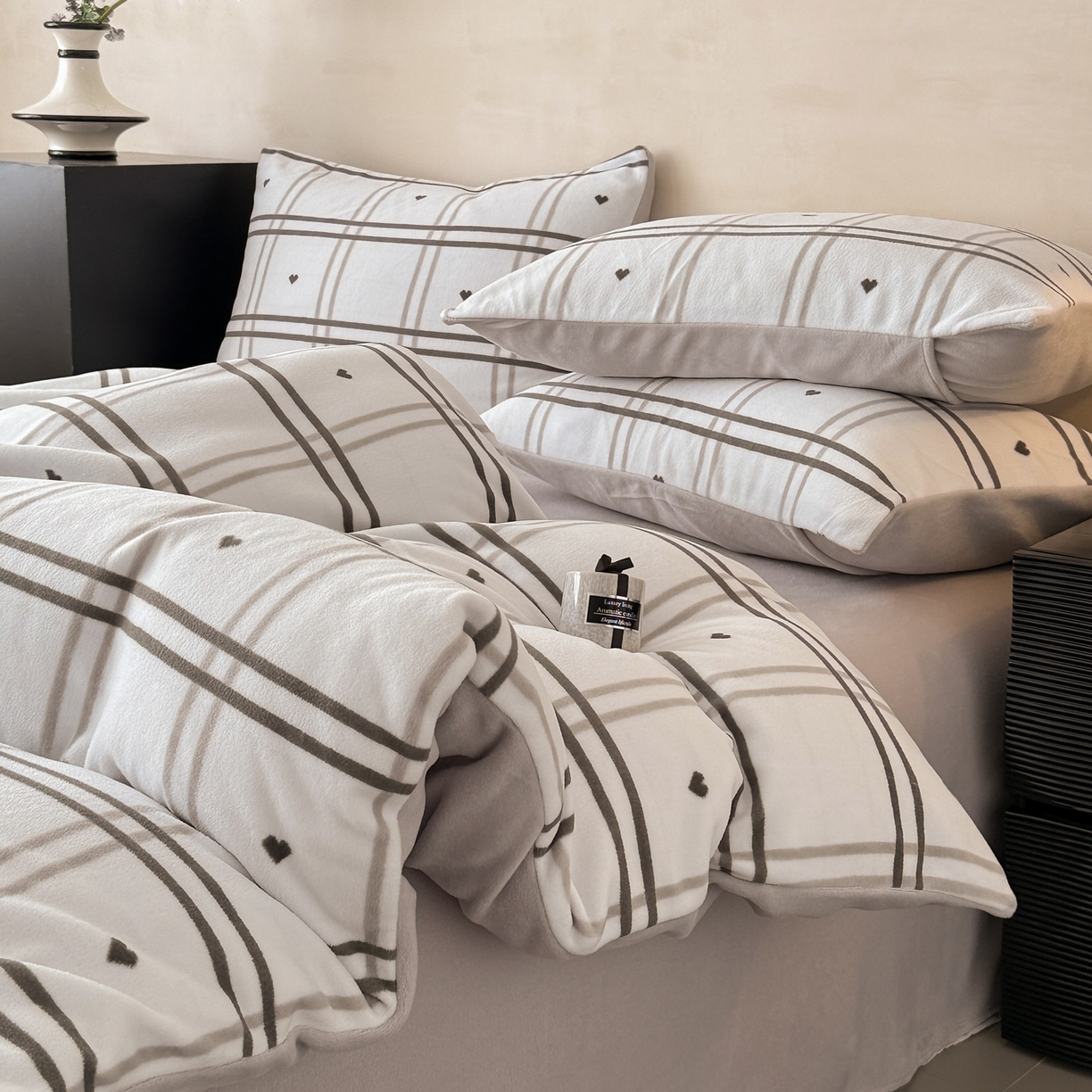 91家纺网 家纺一手货源 找家纺 懒猫家纺 2025新款印花海獭绒加厚保暖四件套 格子爱心