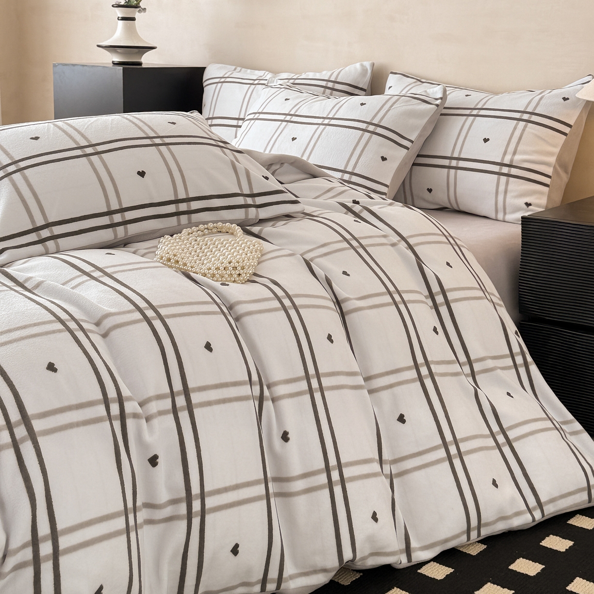 91家纺网 家纺一手货源 找家纺 懒猫家纺 2025新款印花海獭绒加厚保暖四件套 格子爱心