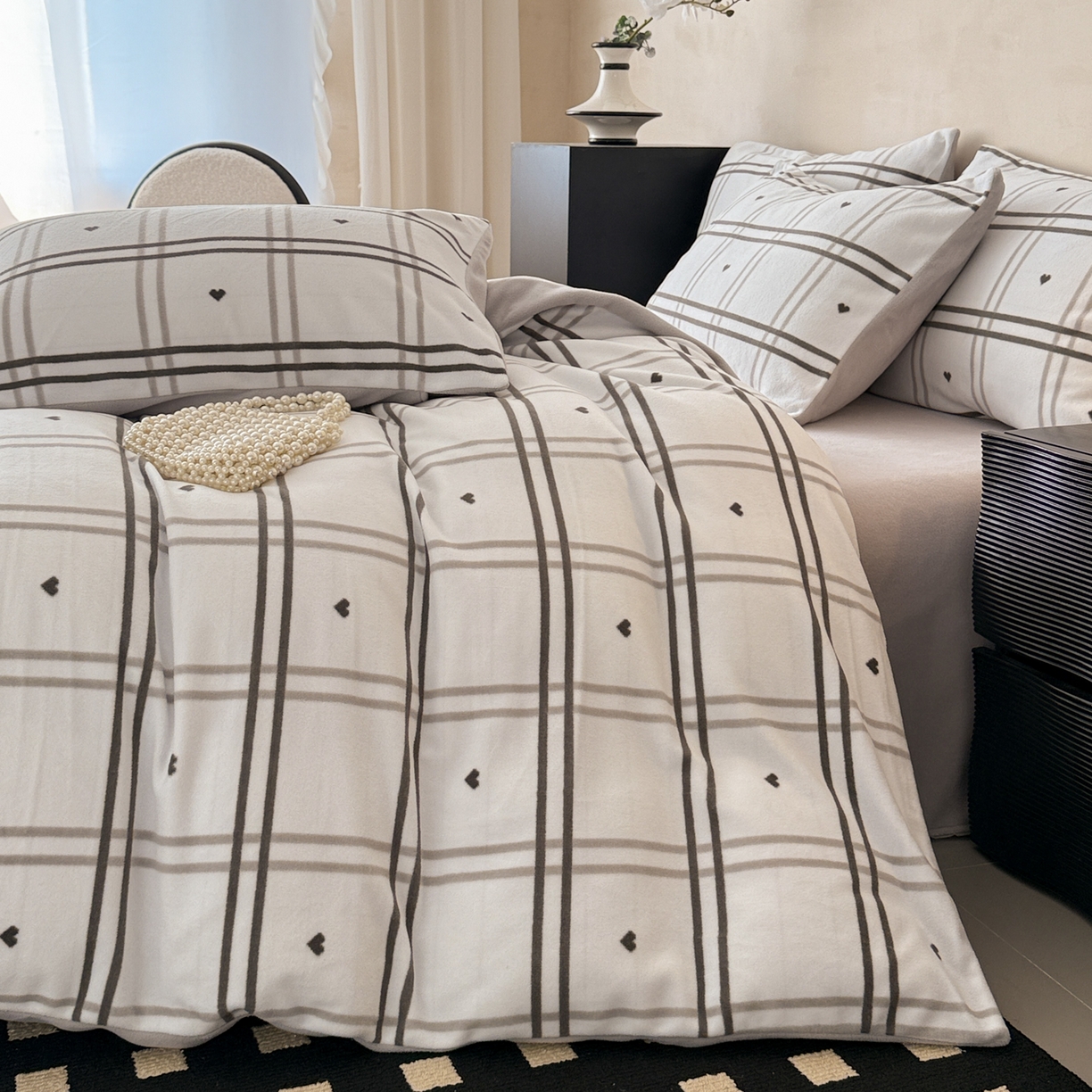 91家纺网 家纺一手货源 找家纺 懒猫家纺 2025新款印花海獭绒加厚保暖四件套 格子爱心