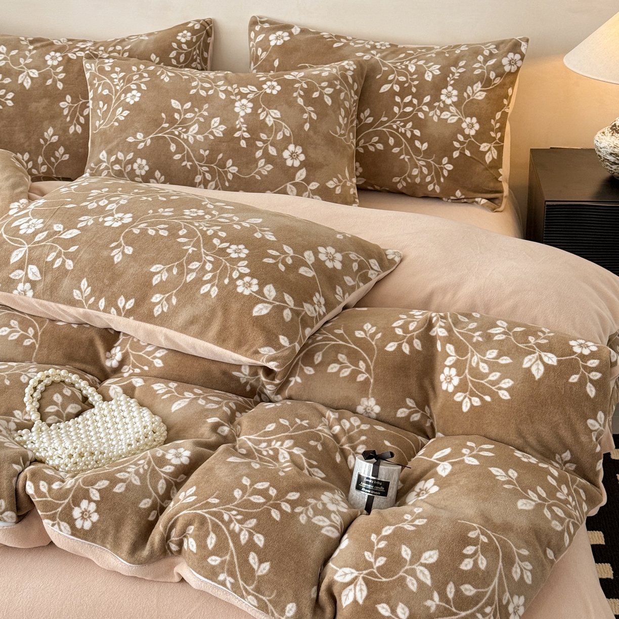 91家纺网 家纺一手货源 找家纺 懒猫家纺 2025新款印花海獭绒加厚保暖四件套 花枝絮语