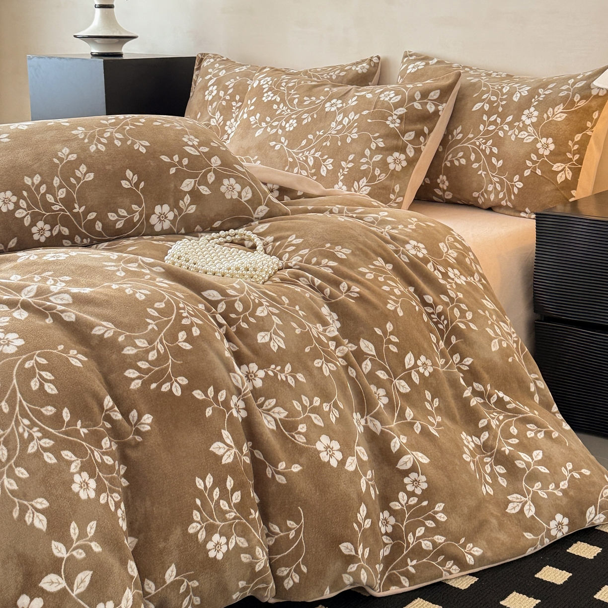 91家纺网 家纺一手货源 找家纺 懒猫家纺 2025新款印花海獭绒加厚保暖四件套 花枝絮语