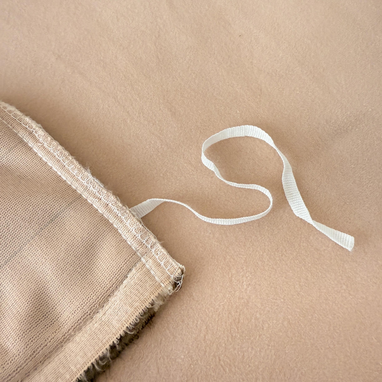 91家纺网 家纺一手货源 找家纺 懒猫家纺 2025新款印花海獭绒加厚保暖四件套 花枝絮语