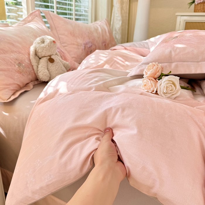 91家纺网 家纺一手货源 找家纺 巧玲珑 2025新款100%数码印花生态AB版四件套 D秋恋