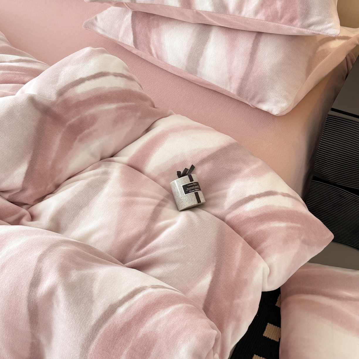 91家纺网 家纺一手货源 找家纺 懒猫家纺 2025新款印花海獭绒加厚保暖四件套 渐变律动