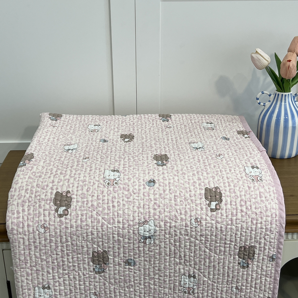 91家纺网 家纺一手货源 找家纺 沐纯家居 2025新款跑量款双面纯棉印花水洗床盖 豹纹猫