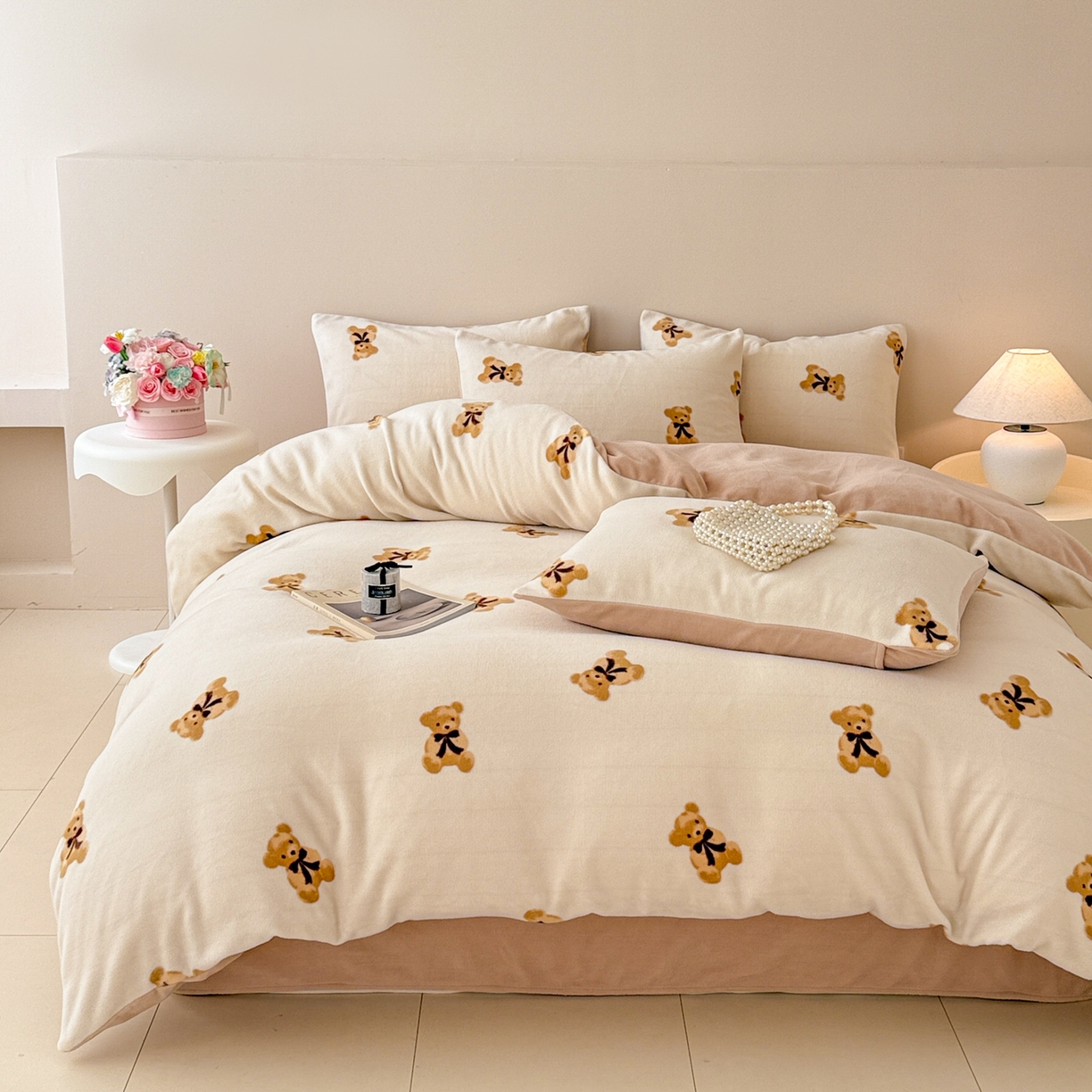 91家纺网 家纺一手货源 找家纺 懒猫家纺 2025新款印花海獭绒加厚保暖四件套 卡其小熊