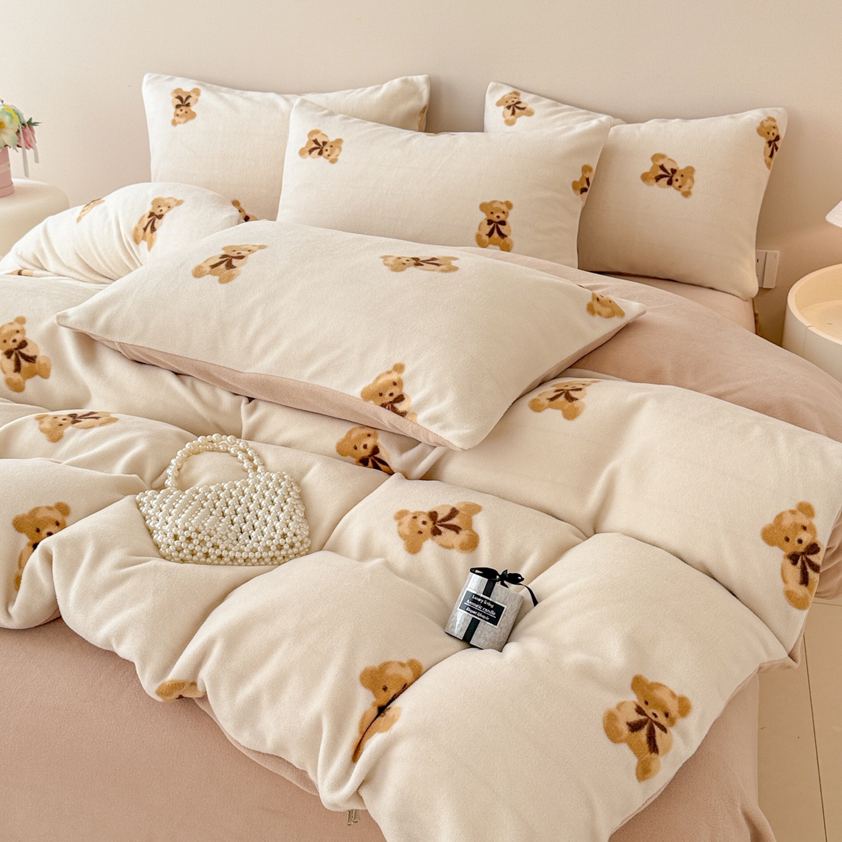 91家纺网 家纺一手货源 找家纺 懒猫家纺 2025新款印花海獭绒加厚保暖四件套 卡其小熊