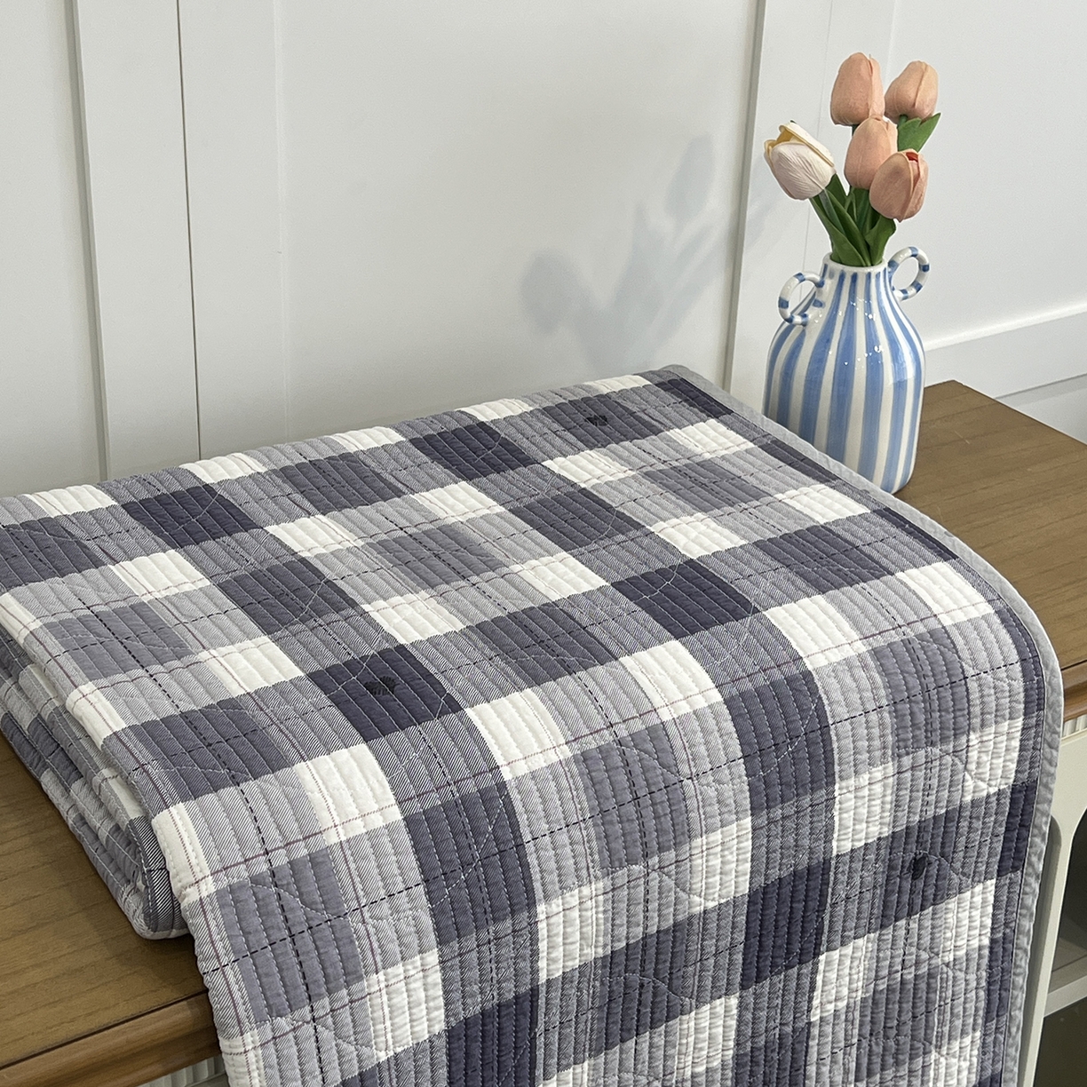 91家纺网 家纺一手货源 找家纺 沐纯家居 2025新款跑量款双面纯棉印花水洗床盖 布依格-灰