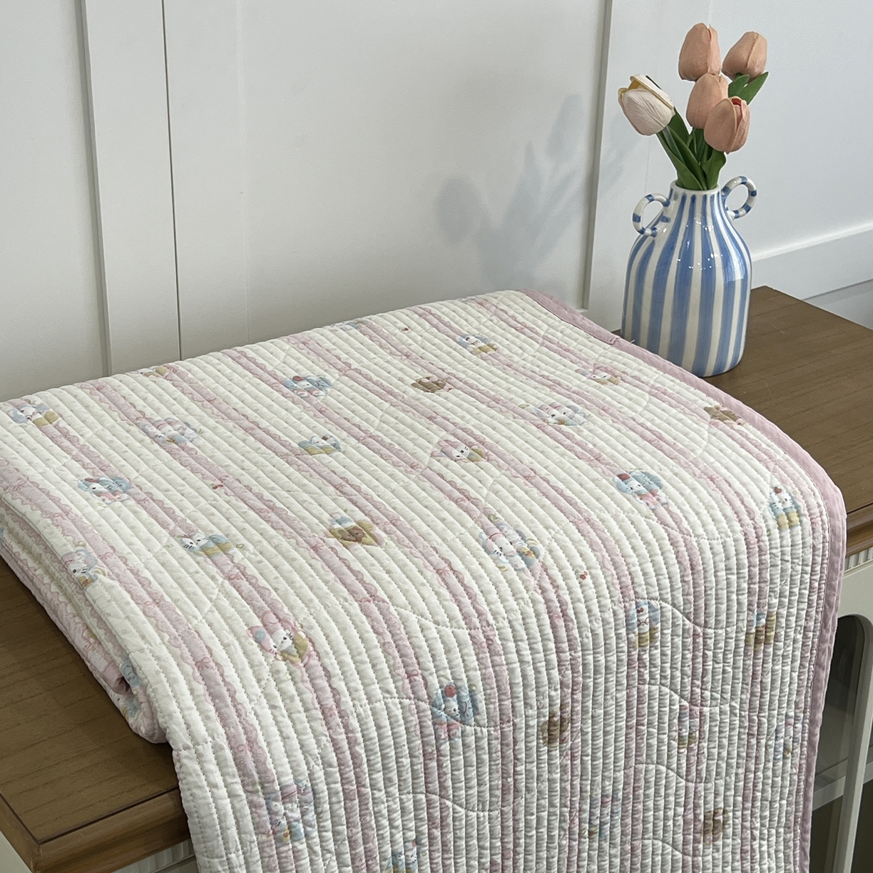 91家纺网 家纺一手货源 找家纺 沐纯家居 2025新款跑量款双面纯棉印花水洗床盖 彩虹喵喵