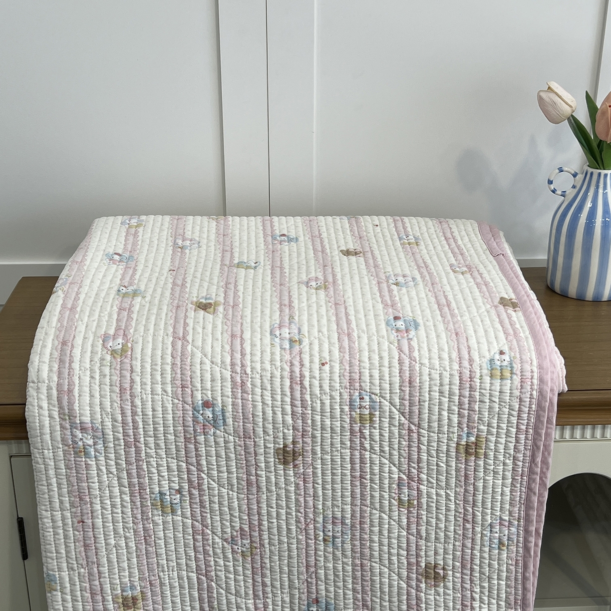 91家纺网 家纺一手货源 找家纺 沐纯家居 2025新款跑量款双面纯棉印花水洗床盖 彩虹喵喵