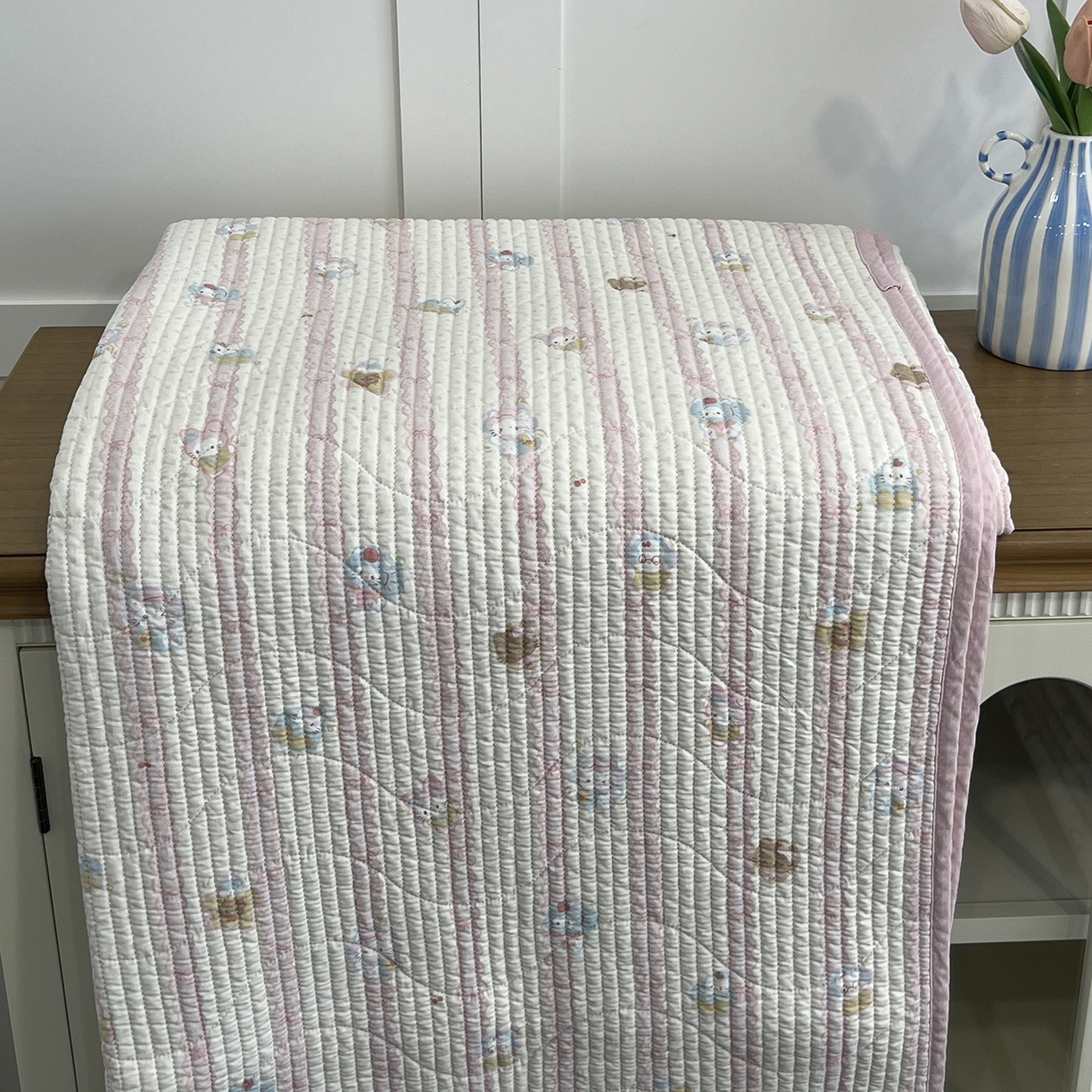 91家纺网 家纺一手货源 找家纺 沐纯家居 2025新款跑量款双面纯棉印花水洗床盖 彩虹喵喵