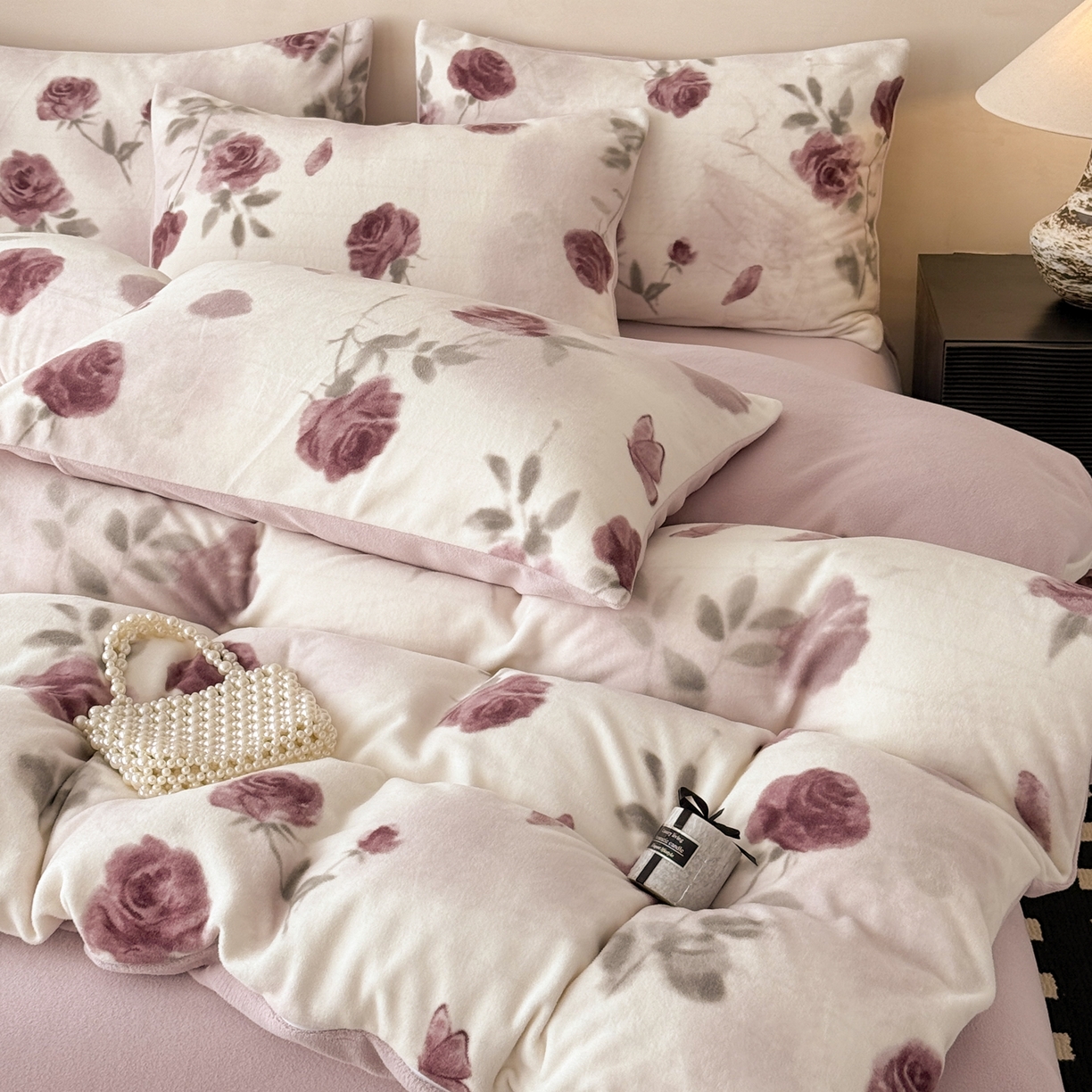 91家纺网 家纺一手货源 找家纺 懒猫家纺 2025新款印花海獭绒加厚保暖四件套 满园花香