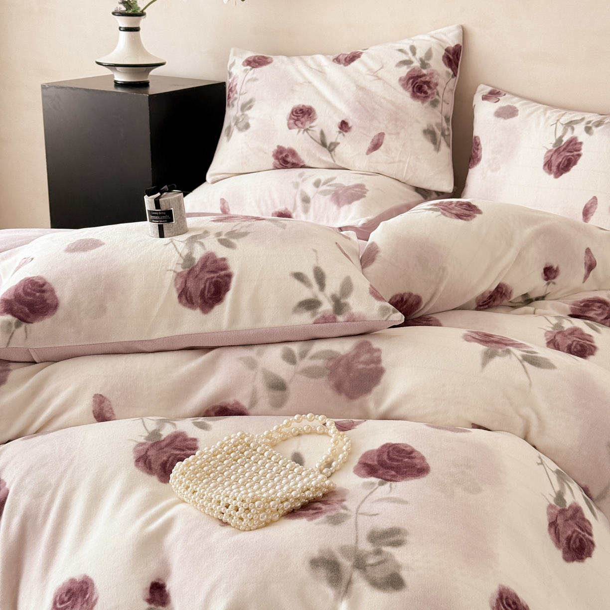 91家纺网 家纺一手货源 找家纺 懒猫家纺 2025新款印花海獭绒加厚保暖四件套 满园花香