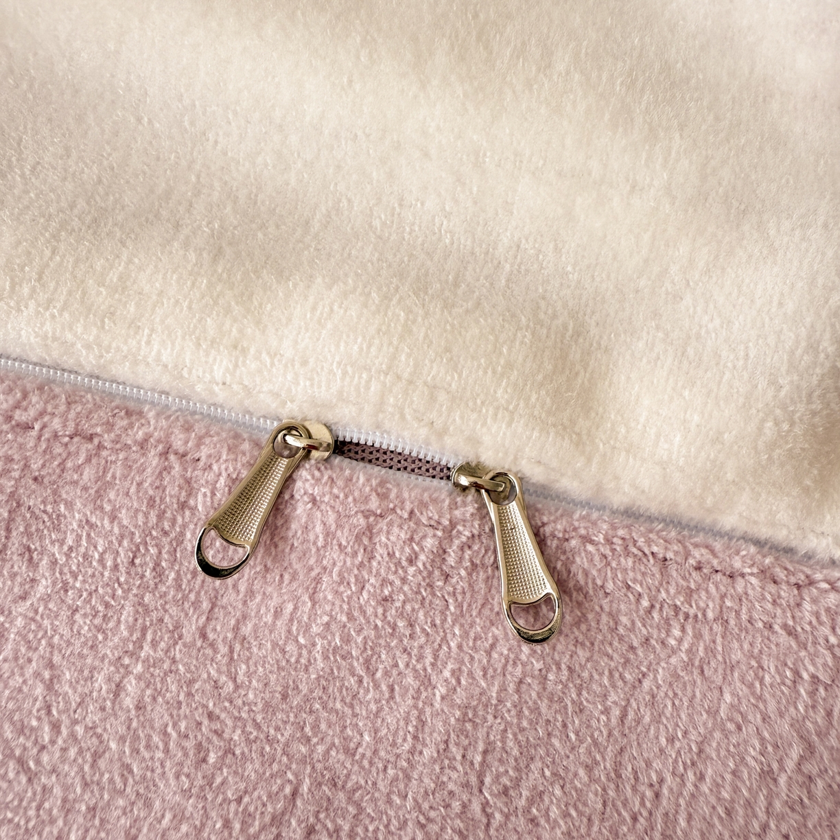 91家纺网 家纺一手货源 找家纺 懒猫家纺 2025新款印花海獭绒加厚保暖四件套 满园花香