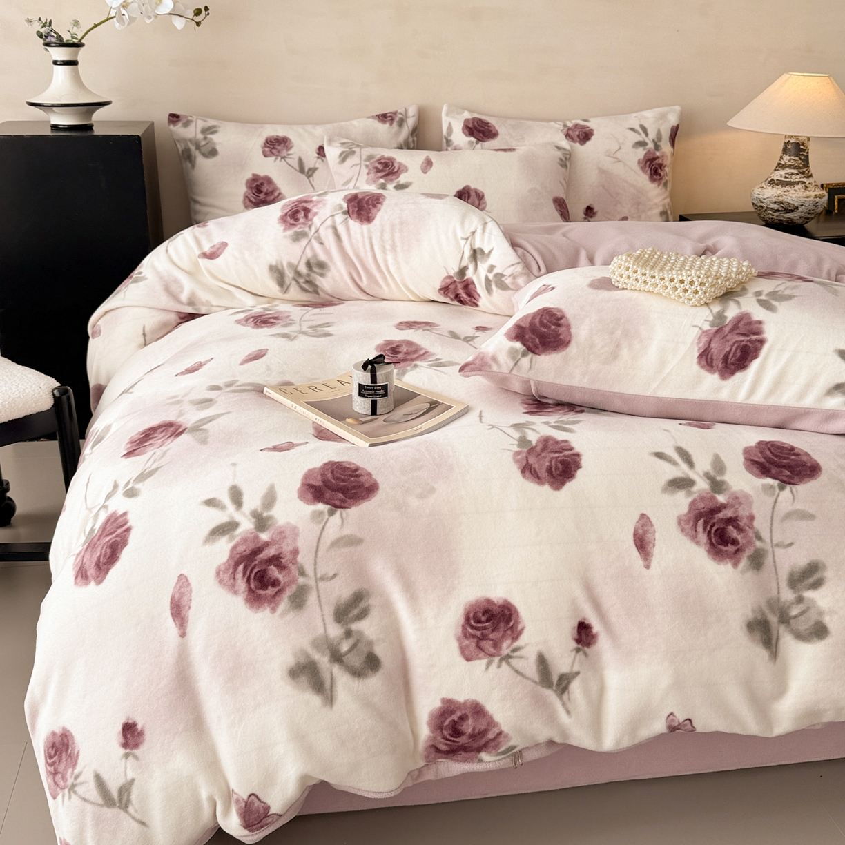 91家纺网 家纺一手货源 找家纺 懒猫家纺 2025新款印花海獭绒加厚保暖四件套 满园花香