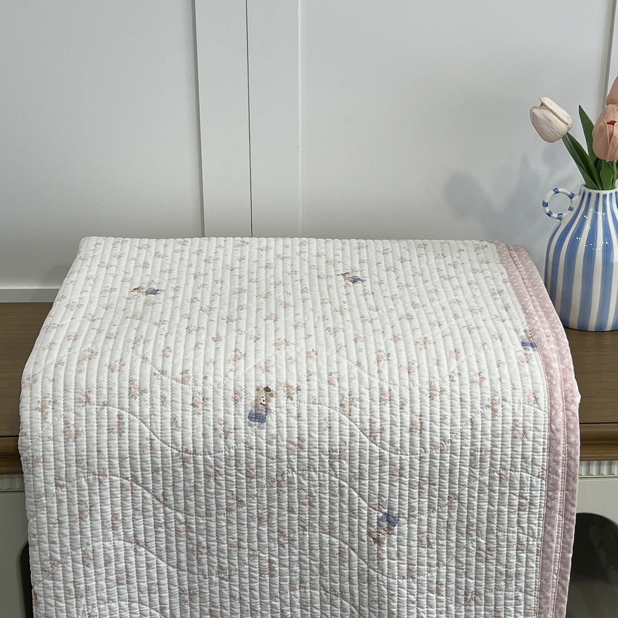 91家纺网 家纺一手货源 找家纺 沐纯家居 2025新款跑量款双面纯棉印花水洗床盖 花丛小熊