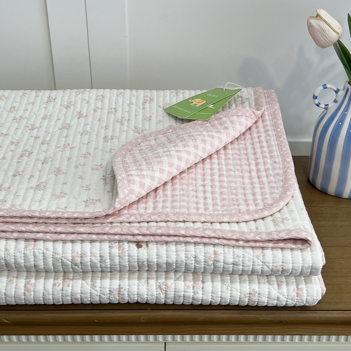 91家纺网 家纺一手货源 找家纺 沐纯家居 2025新款跑量款双面纯棉印花水洗床盖 花丛小熊