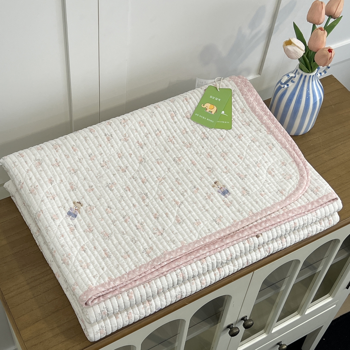 91家纺网 家纺一手货源 找家纺 沐纯家居 2025新款跑量款双面纯棉印花水洗床盖 花丛小熊