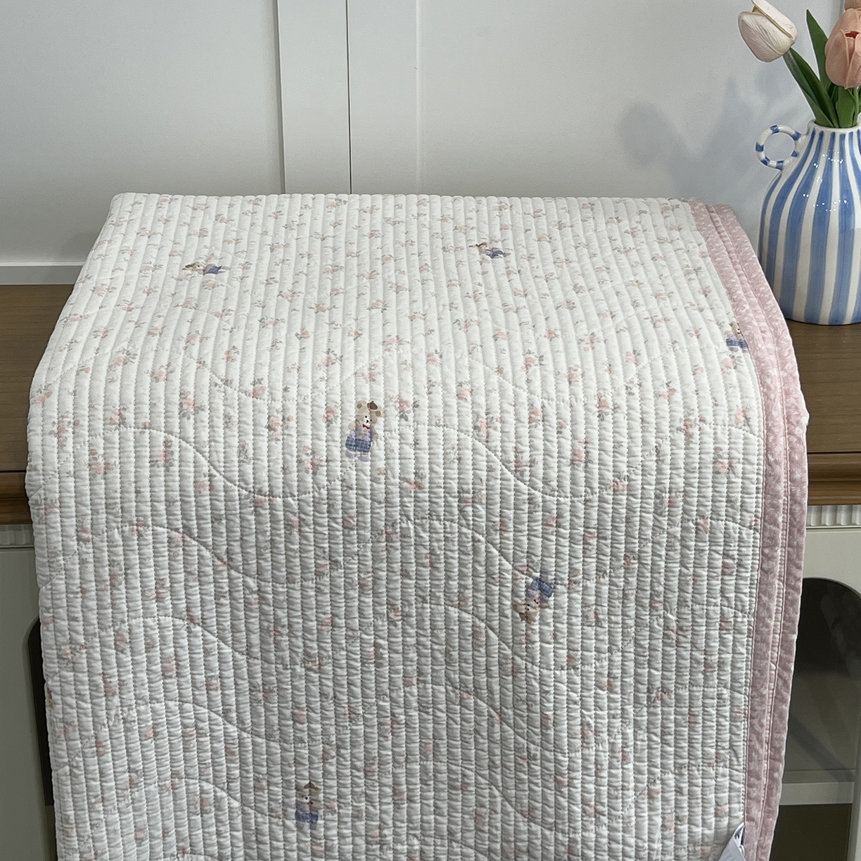 91家纺网 家纺一手货源 找家纺 沐纯家居 2025新款跑量款双面纯棉印花水洗床盖 花丛小熊