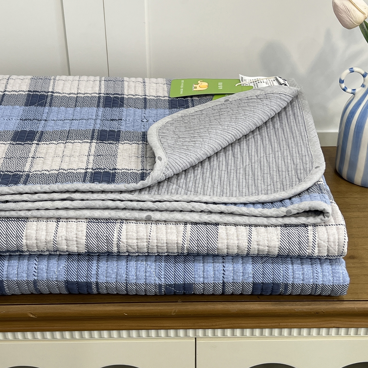 91家纺网 家纺一手货源 找家纺 沐纯家居 2025新款跑量款双面纯棉印花水洗床盖 蓝白格纹