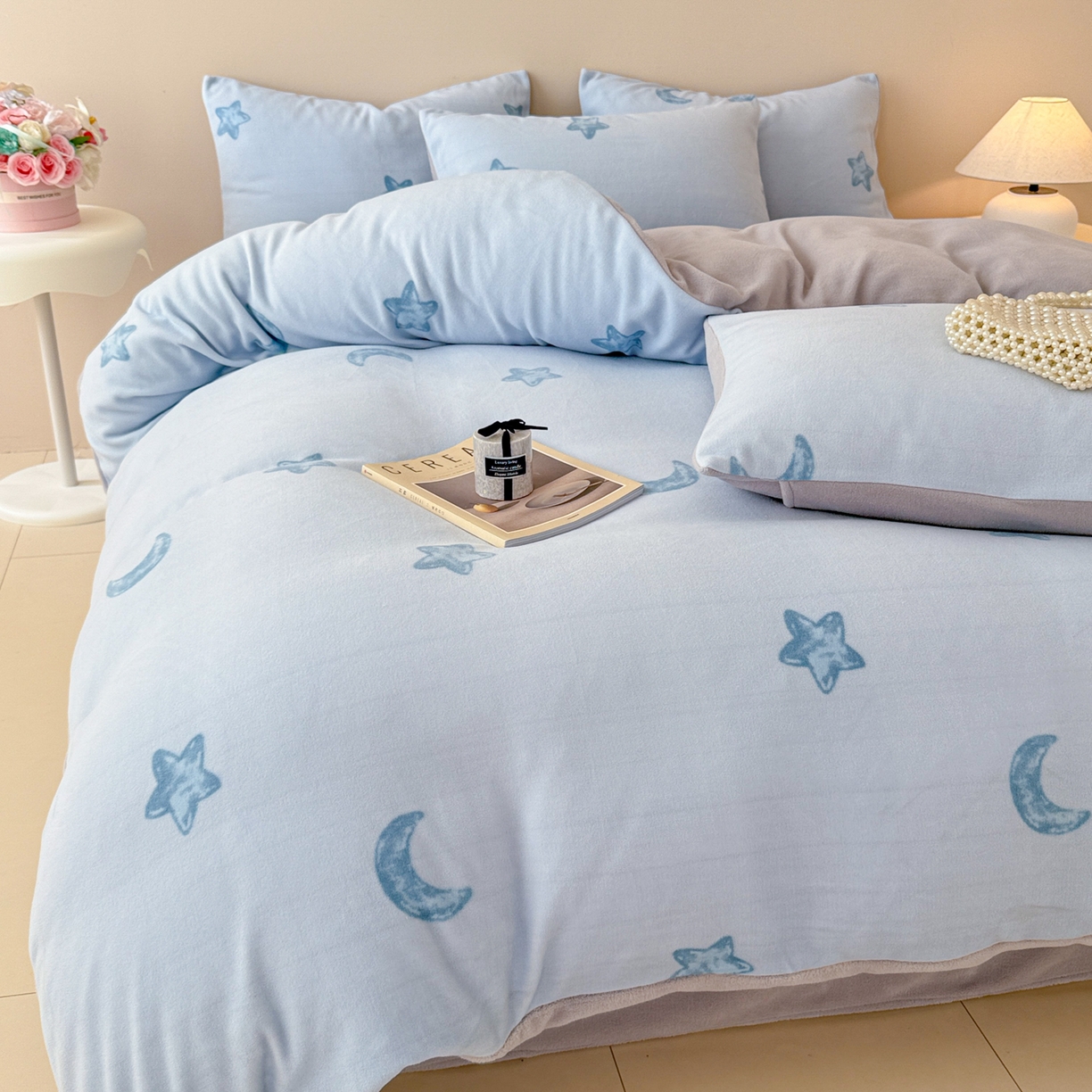 91家纺网 家纺一手货源 找家纺 懒猫家纺 2025新款印花海獭绒加厚保暖四件套 星星月亮-蓝