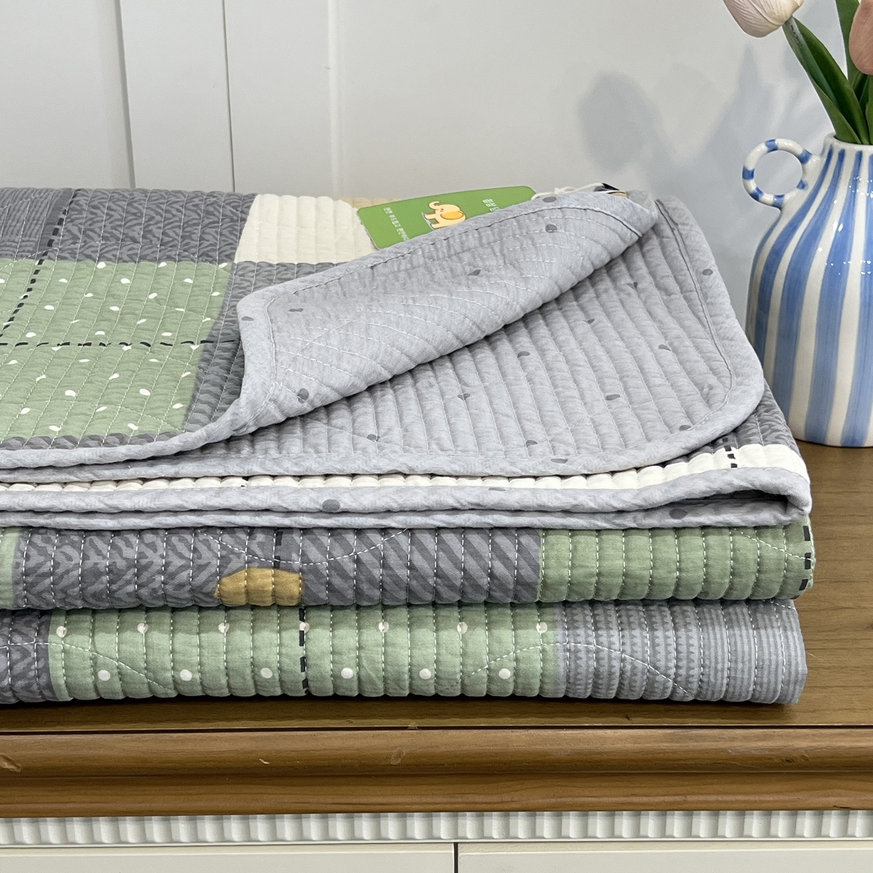 91家纺网 家纺一手货源 找家纺 沐纯家居 2025新款跑量款双面纯棉印花水洗床盖 浪漫绿格