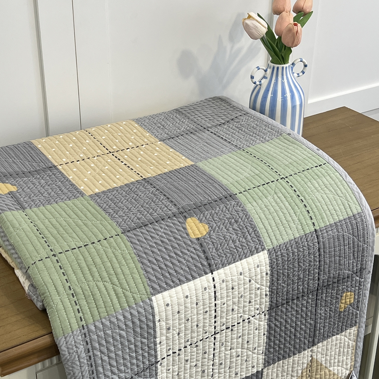 91家纺网 家纺一手货源 找家纺 沐纯家居 2025新款跑量款双面纯棉印花水洗床盖 浪漫绿格