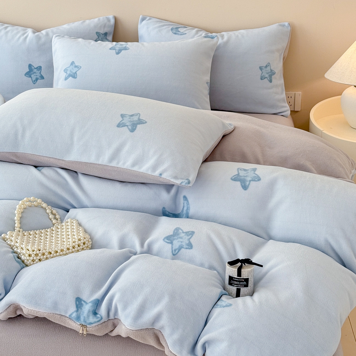 91家纺网 家纺一手货源 找家纺 懒猫家纺 2025新款印花海獭绒加厚保暖四件套 星星月亮-蓝