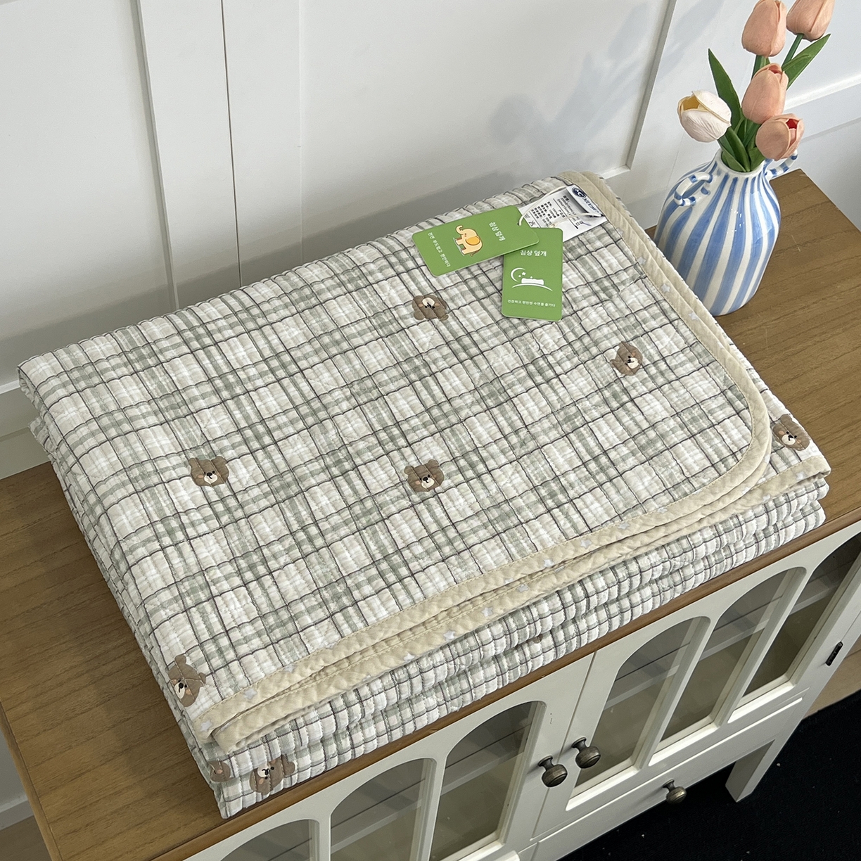 91家纺网 家纺一手货源 找家纺 沐纯家居 2025新款跑量款双面纯棉印花水洗床盖 绿格熊宝