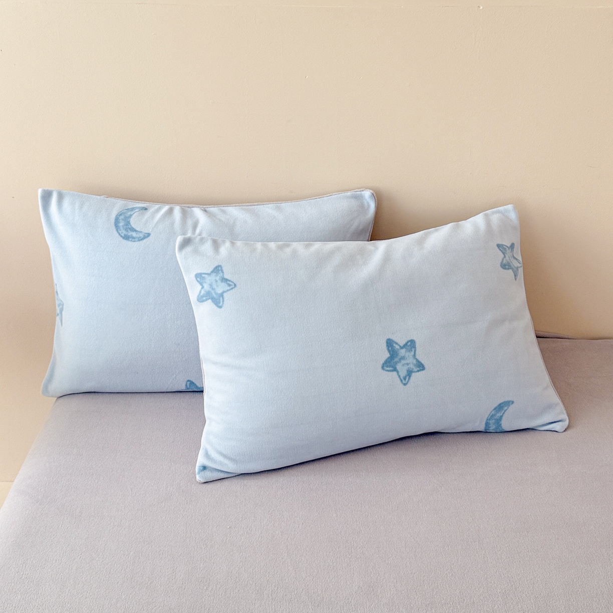 91家纺网 家纺一手货源 找家纺 懒猫家纺 2025新款印花海獭绒加厚保暖四件套 星星月亮-蓝