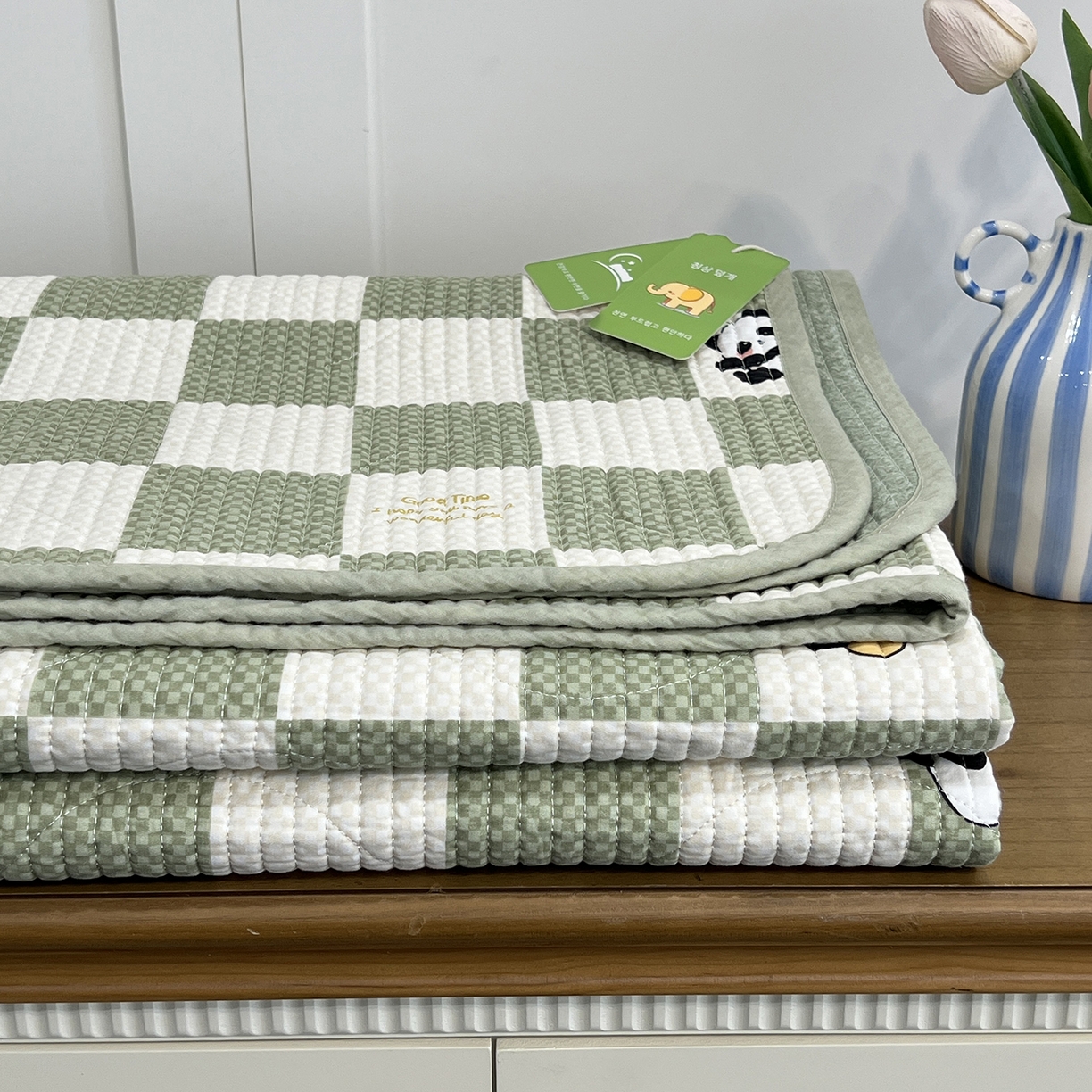 91家纺网 家纺一手货源 找家纺 沐纯家居 2025新款跑量款双面纯棉印花水洗床盖 绿格熊猫