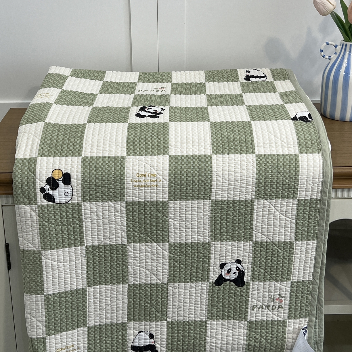 91家纺网 家纺一手货源 找家纺 沐纯家居 2025新款跑量款双面纯棉印花水洗床盖 绿格熊猫