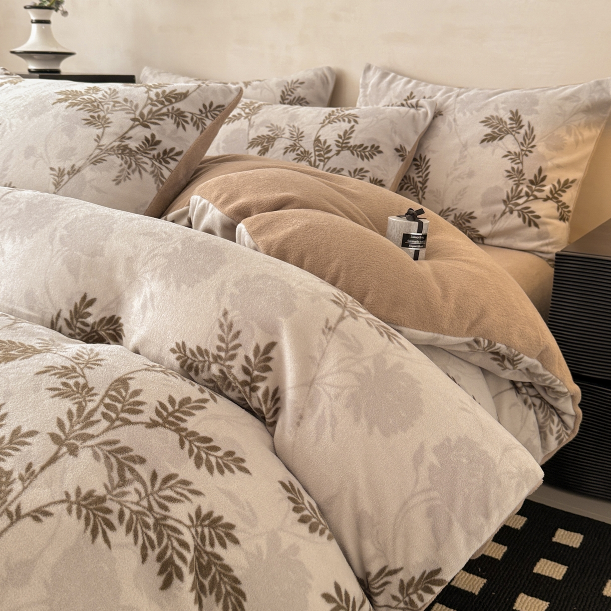 91家纺网 家纺一手货源 找家纺 懒猫家纺 2025新款印花海獭绒加厚保暖四件套 叶纷飞