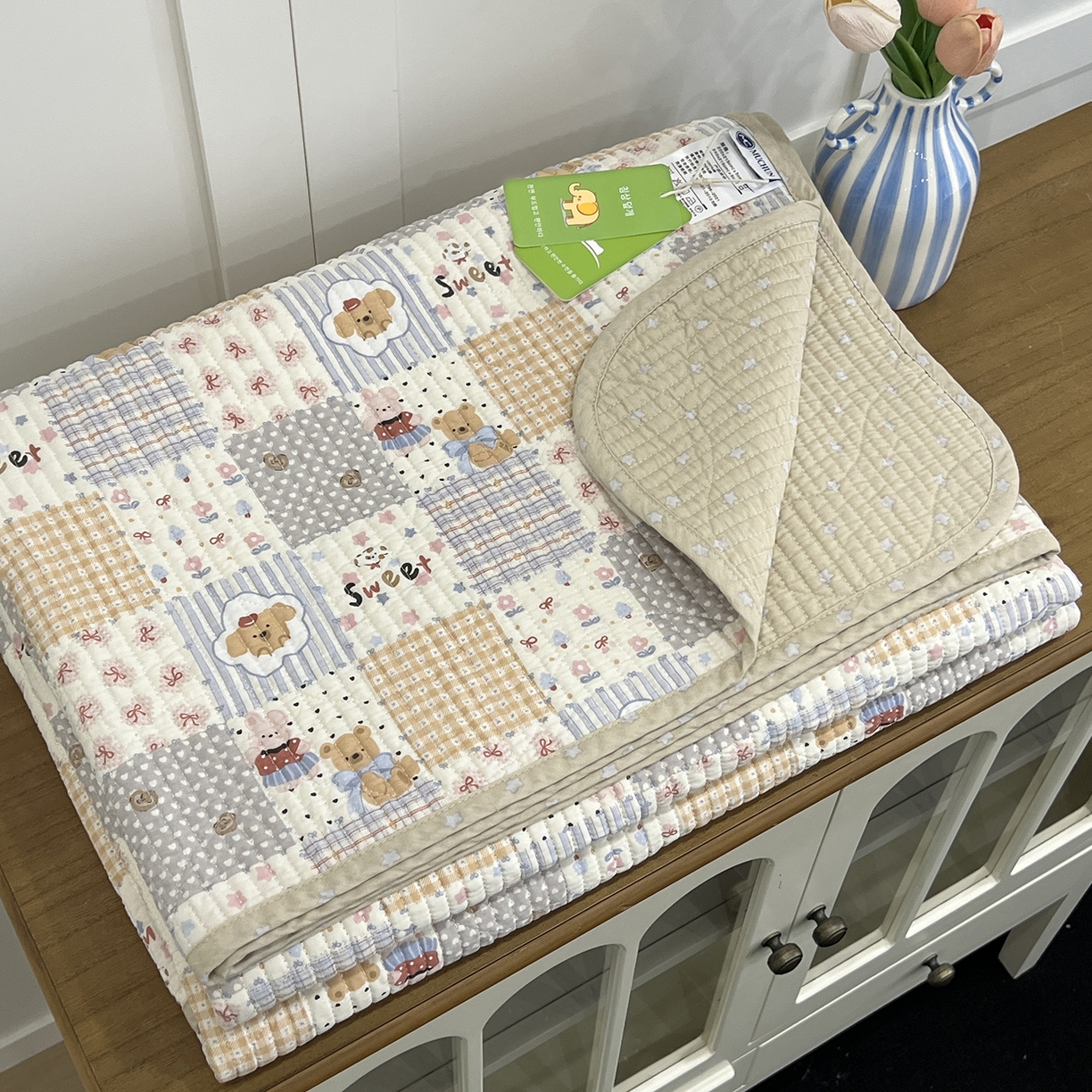 91家纺网 家纺一手货源 找家纺 沐纯家居 2025新款跑量款双面纯棉印花水洗床盖 拼格小熊