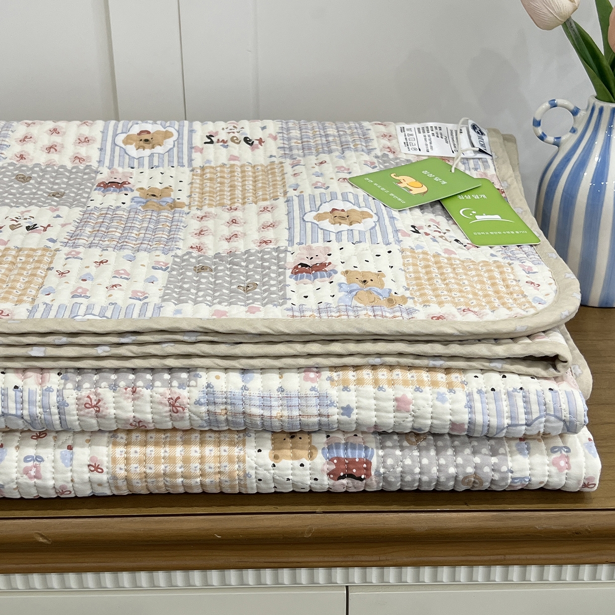 91家纺网 家纺一手货源 找家纺 沐纯家居 2025新款跑量款双面纯棉印花水洗床盖 拼格小熊