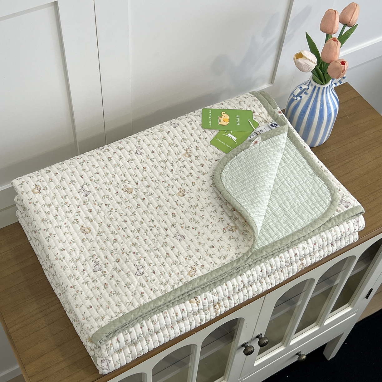 91家纺网 家纺一手货源 找家纺 沐纯家居 2025新款跑量款双面纯棉印花水洗床盖 清新兔语