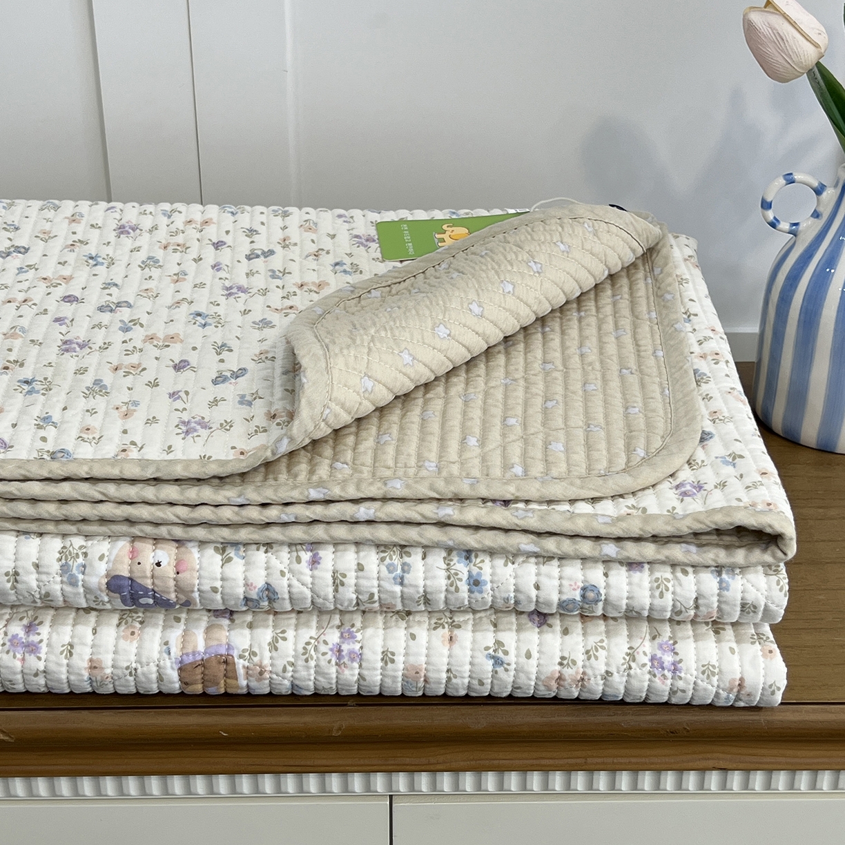 91家纺网 家纺一手货源 找家纺 沐纯家居 2025新款跑量款双面纯棉印花水洗床盖 碎花兔熊