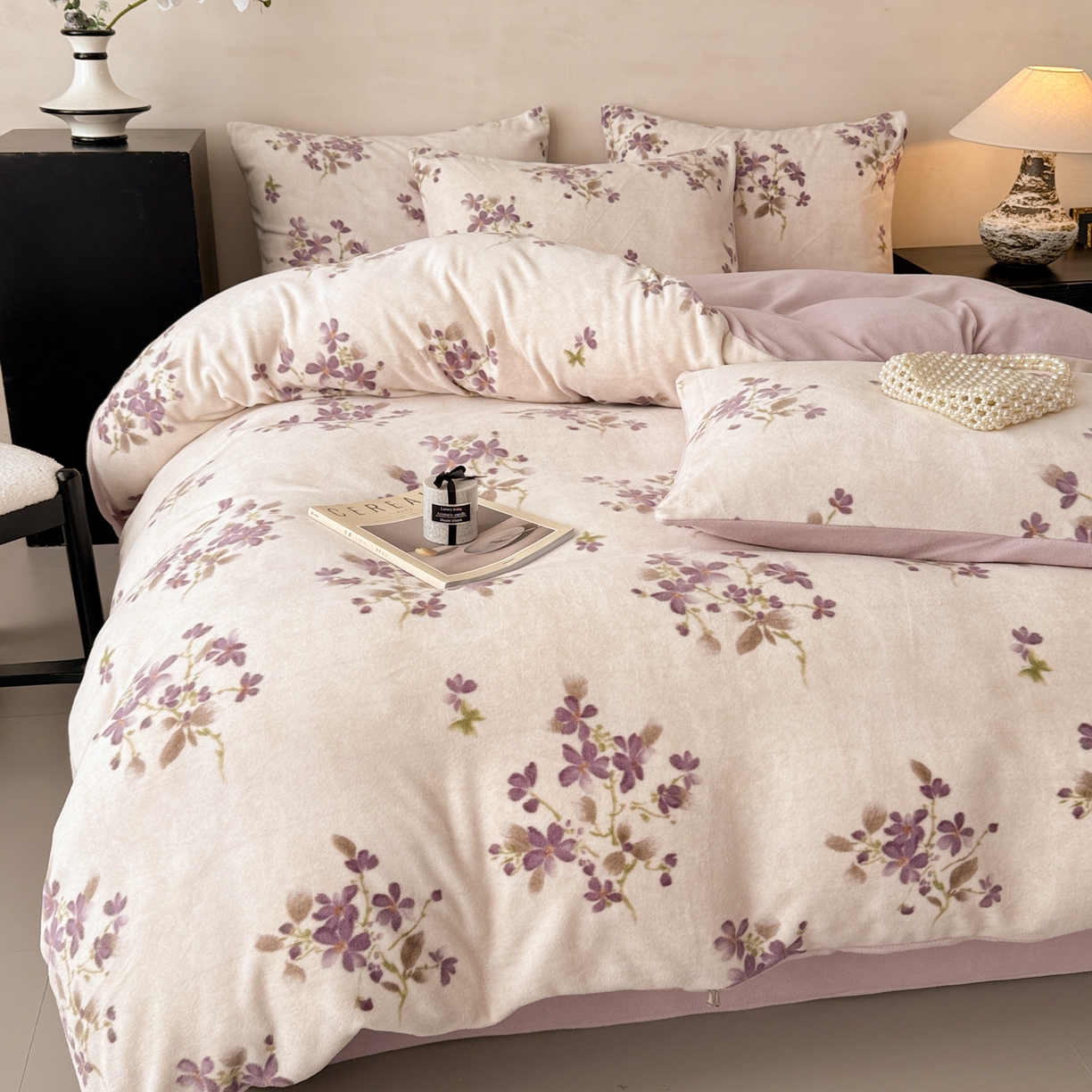 91家纺网 家纺一手货源 找家纺 懒猫家纺 2025新款印花海獭绒加厚保暖四件套 紫藤花