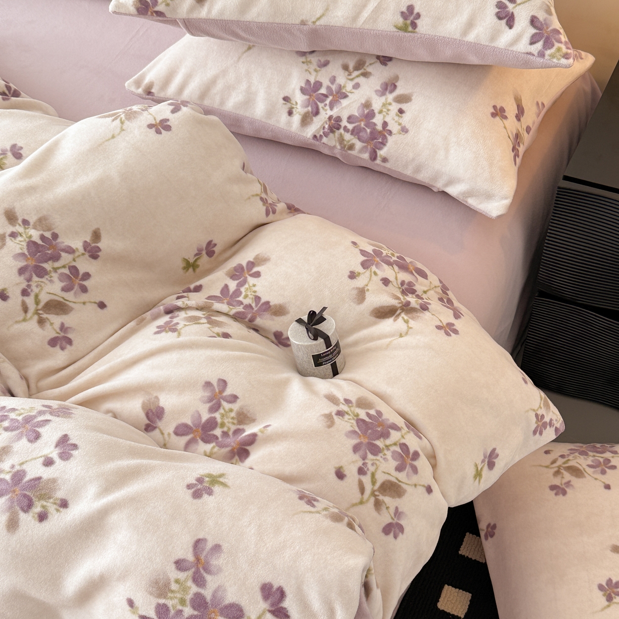 91家纺网 家纺一手货源 找家纺 懒猫家纺 2025新款印花海獭绒加厚保暖四件套 紫藤花