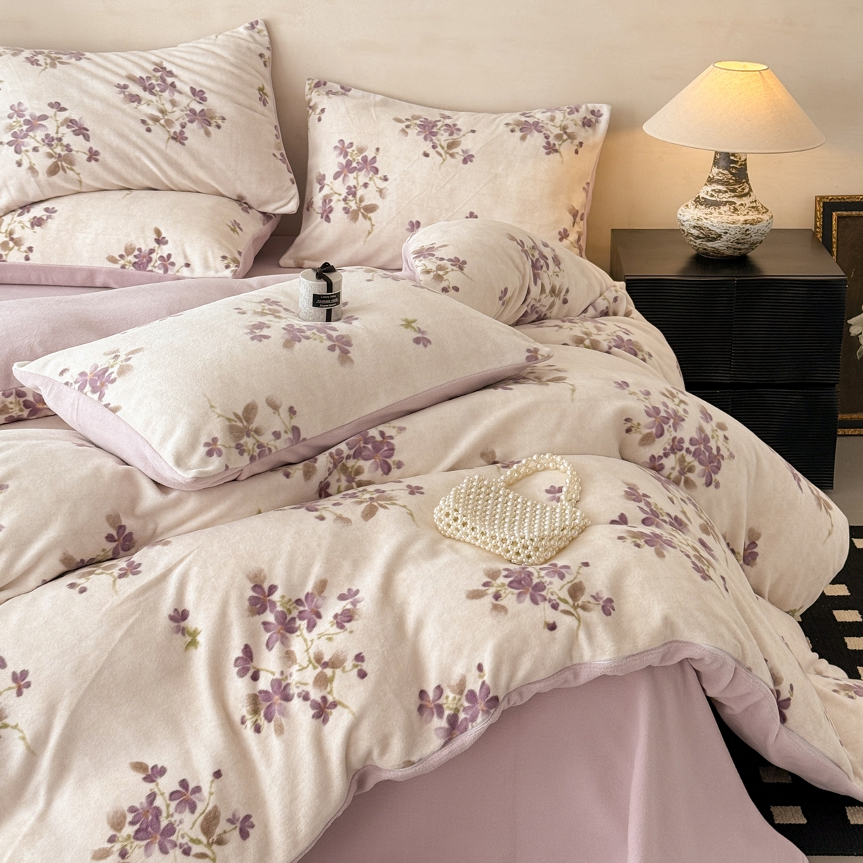 91家纺网 家纺一手货源 找家纺 懒猫家纺 2025新款印花海獭绒加厚保暖四件套 紫藤花