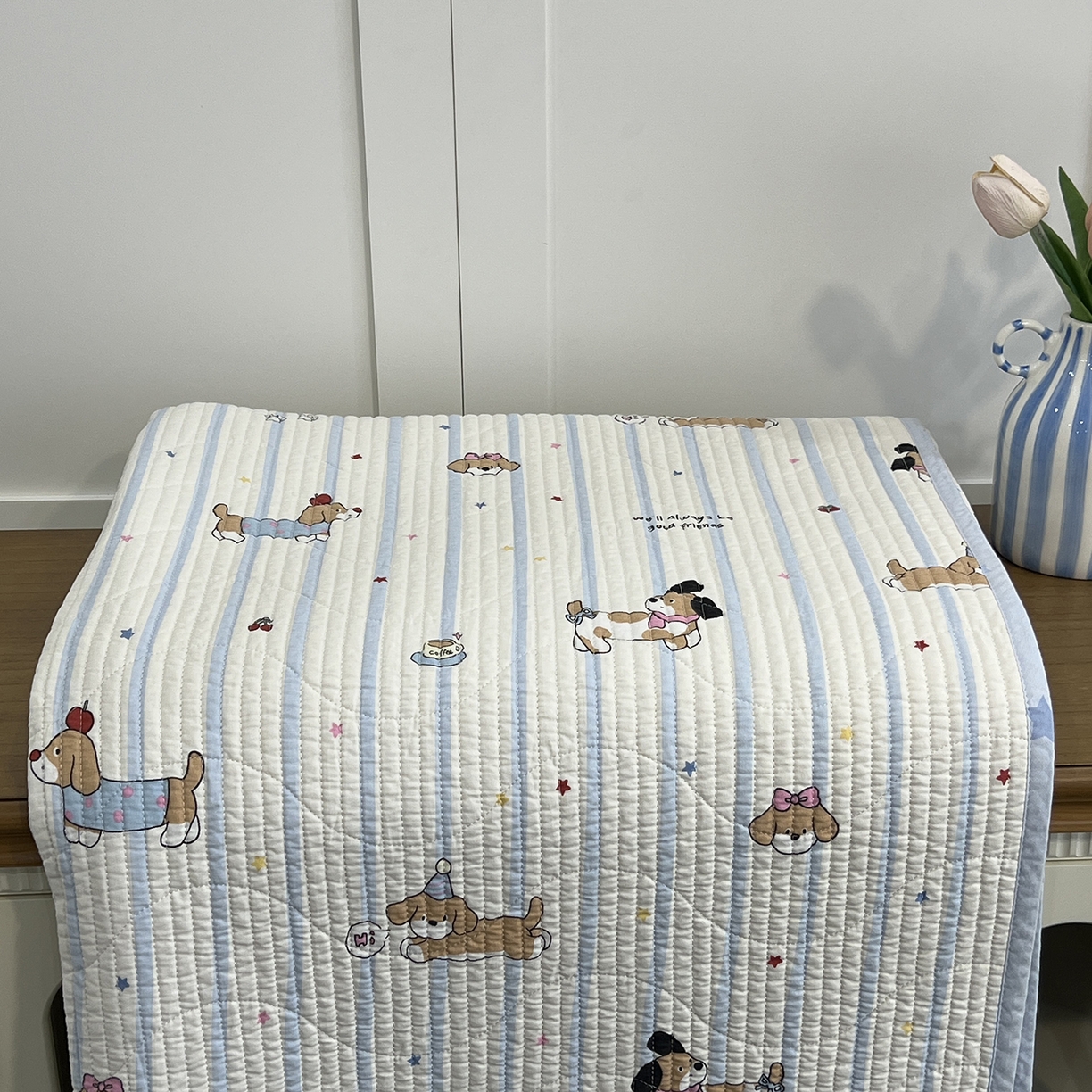 91家纺网 家纺一手货源 找家纺 沐纯家居 2025新款跑量款双面纯棉印花水洗床盖 条纹萌犬