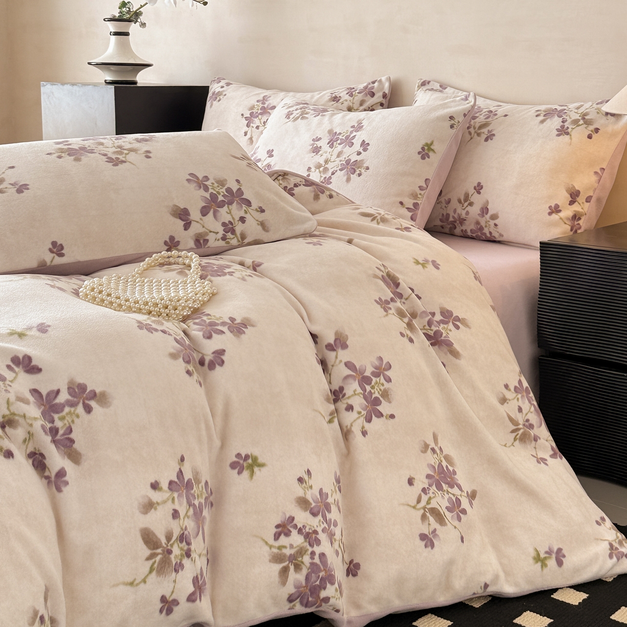 91家纺网 家纺一手货源 找家纺 懒猫家纺 2025新款印花海獭绒加厚保暖四件套 紫藤花