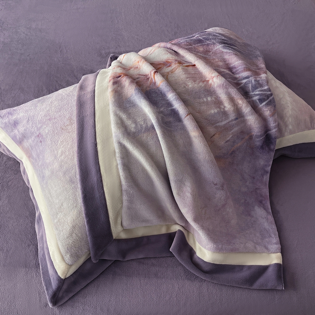 91家纺网 家纺一手货源 找家纺 （总）吾秀家居 2025新款重工艺双拼角工艺数码牛奶绒四件套 - 芳华