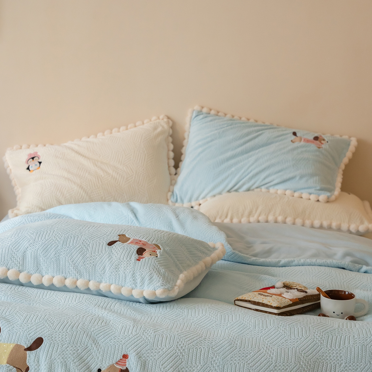 91家纺网 家纺一手货源 找家纺 （总）圆岛家纺 2025新款针织肌理纹雕花立体牛奶绒刺绣四件套